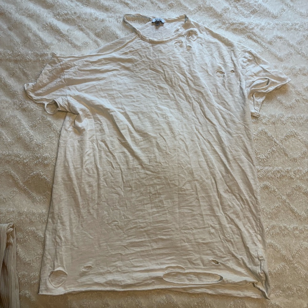 Tobi Distressed White T-shirt